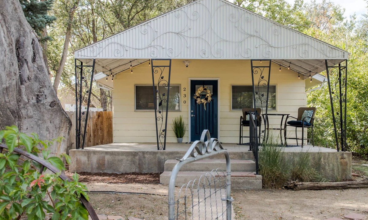 Erie House | Charming Old Town Erie Retreat-Mountain Views!
