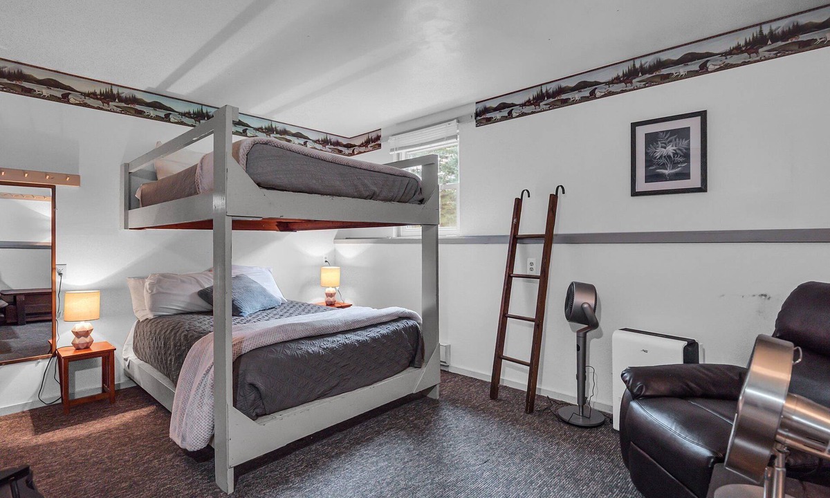 Ellicottville Cabin | Charming Rustic Timberline Lodge - Downtown Ellicottville - Suite 103