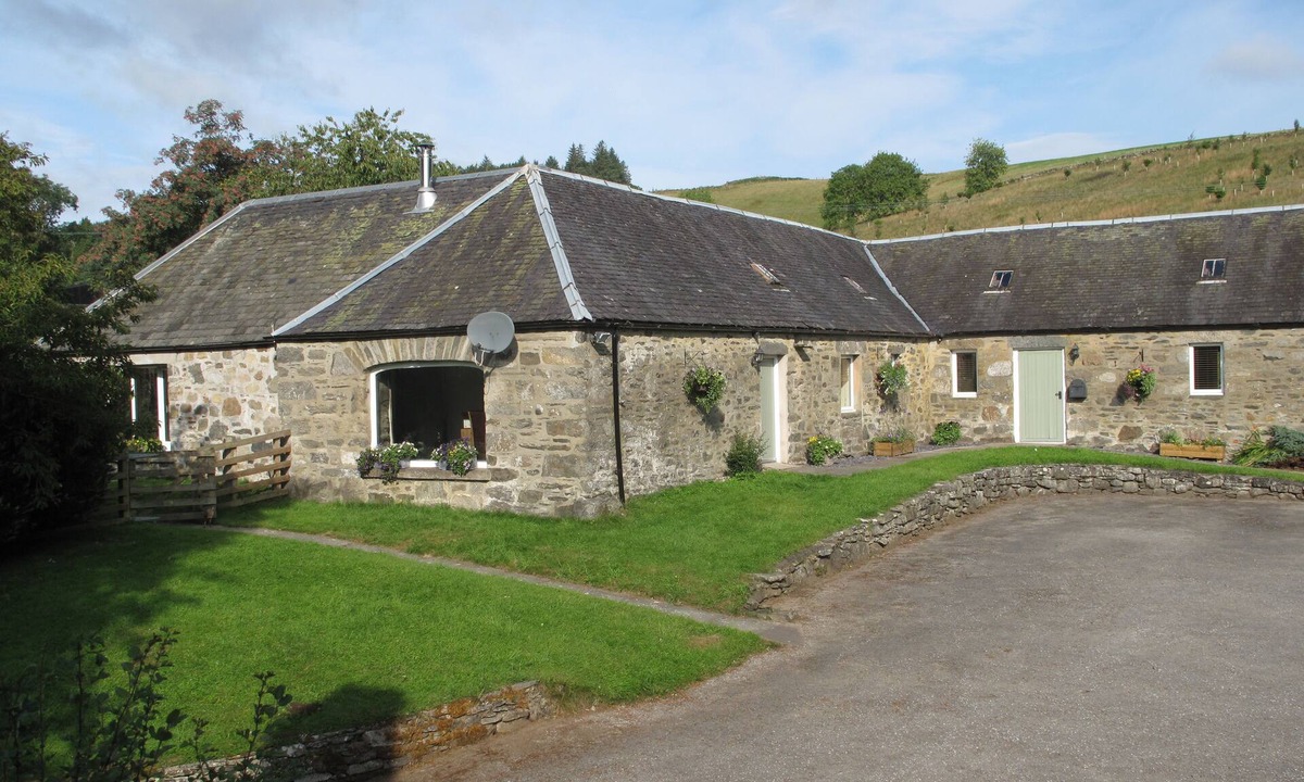Pitlochry House | Charming steading conversion in rural Scotland. Self catering, sleeps 6.