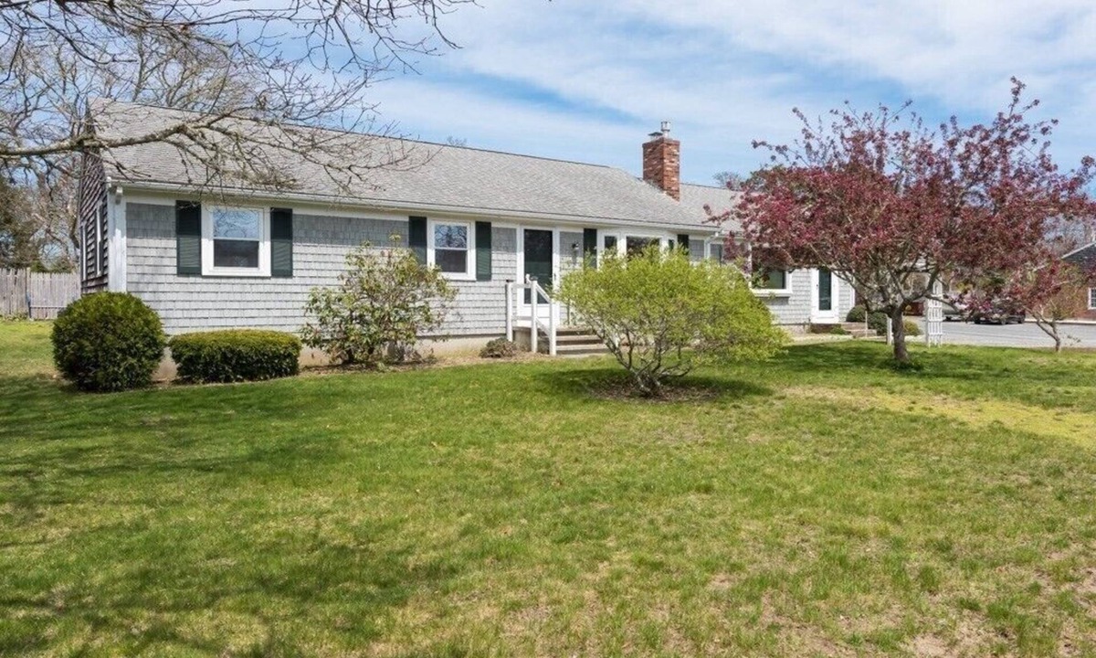 West Chatham House | Chatham EsCAPE: Pet Friendly!