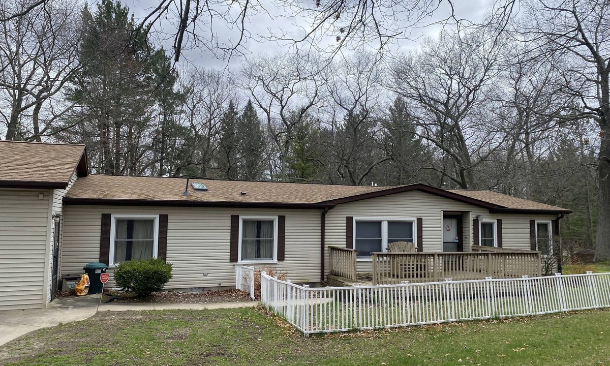Port Austin Cabin | Cheap Cabin Near Oak Beach for longer stays. As low as 79 per night!