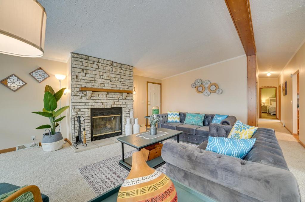 Cheboygan House | Cheboygan Getaway w/Fire Pit & Lake Access!