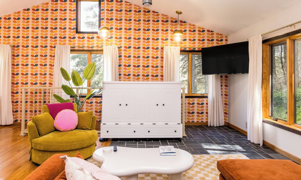 South Bloomingville Cabin | Cheerful Cabin, Games, Hot tub, Swings, and Fun! Caves very close!