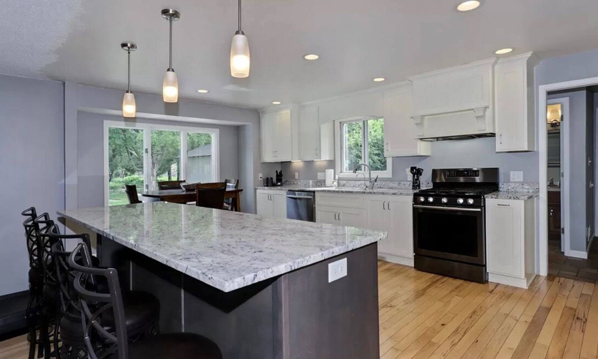 Appleton House | Cheerful, Clean 3 Bedroom home in Appleton, WI