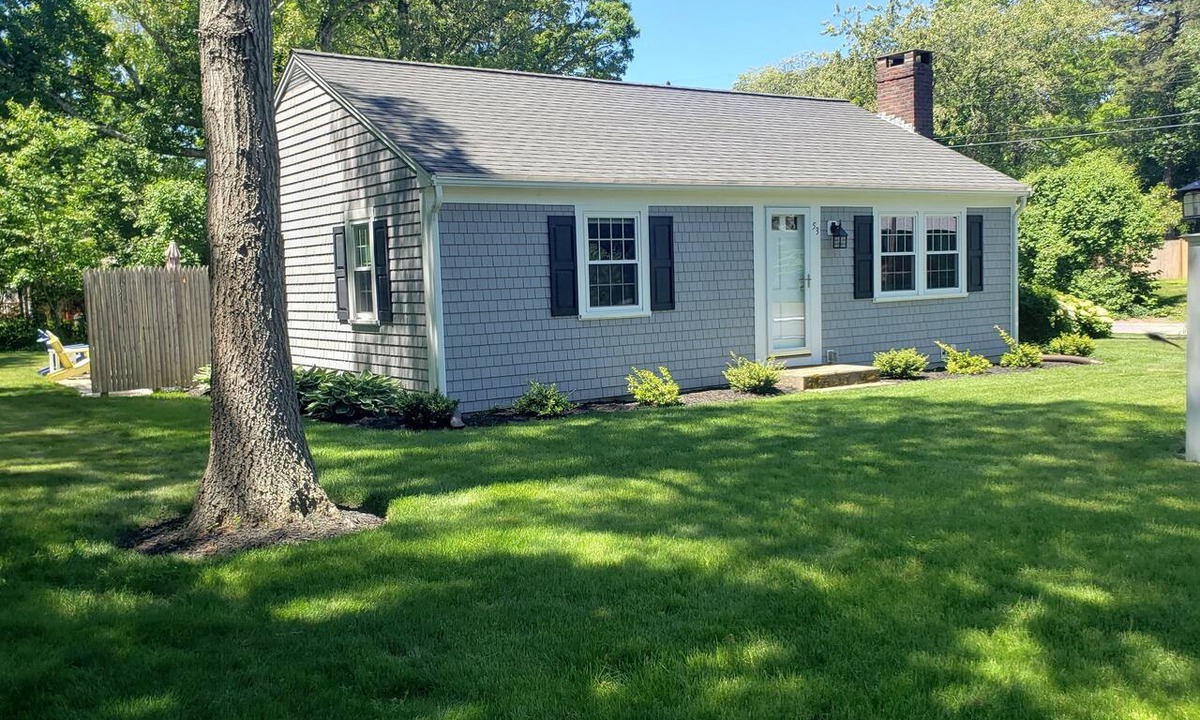 South Yarmouth House | Cheerful, Clean and Newly Renovated Home 5 Minutes from the Beach