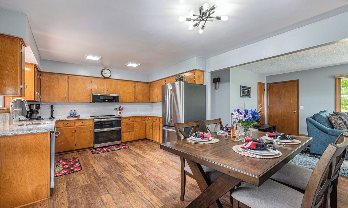 Williamsburg House | Cherry Blossom: Orchard Retreat . Hand-Pick Fruit . 3BDR . Horse Show ➠ 5 min