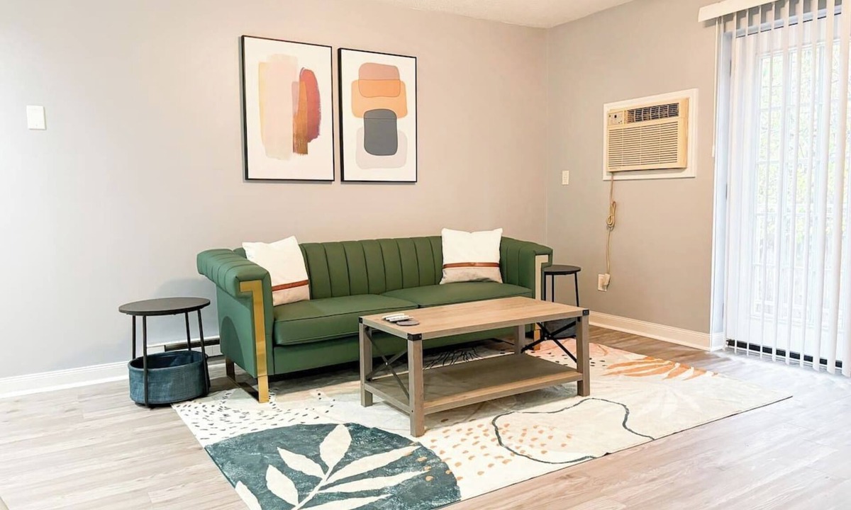 Franklin Apartment | Chic 2 bedroom/free parking across from JD Legends