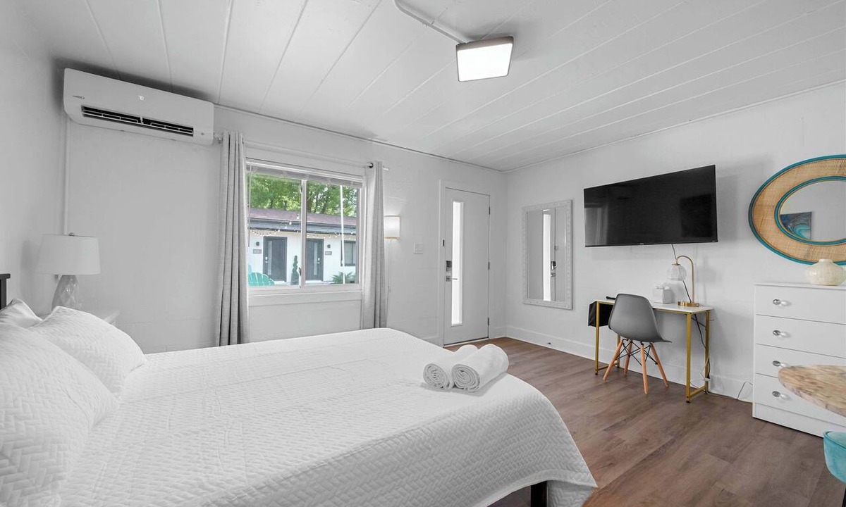 Near East Columbus Apartment | Chic City Retreat 93A
