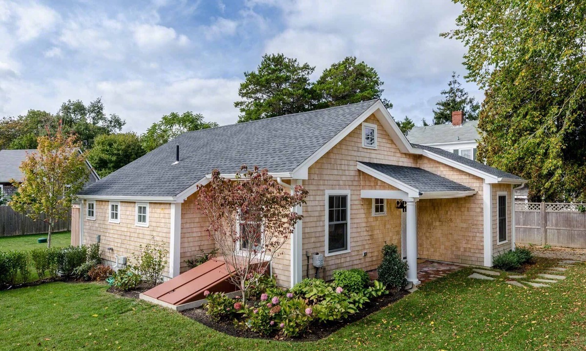 Edgartown Cottage | Chic Luxury Cottage In Edgartown Village