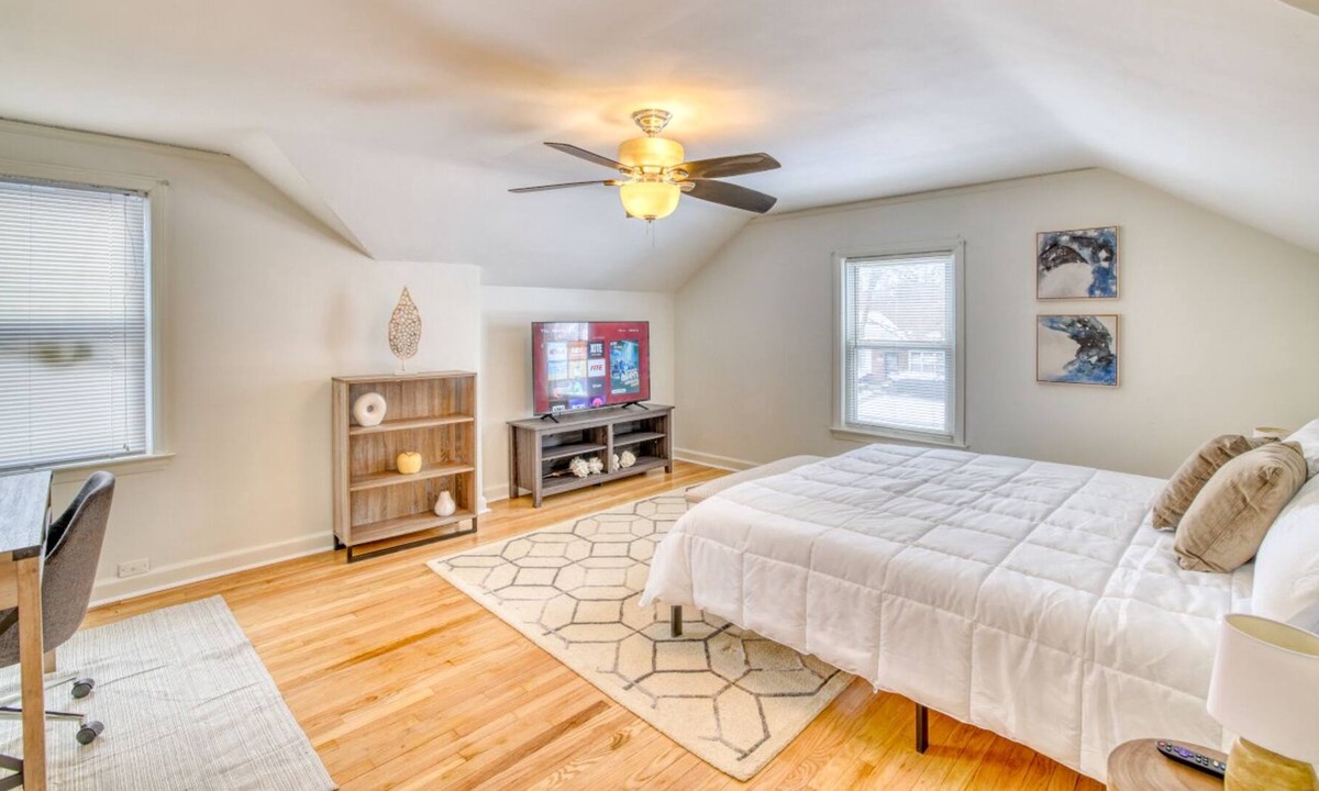 Southfield House | Chic Modern Home - Family Friendly - Garage & Pool