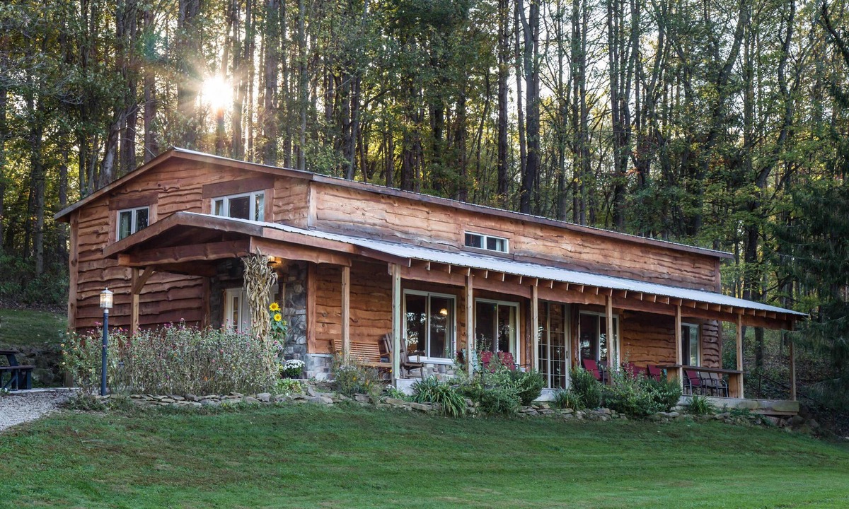 Lakeville House | Chickadee Pines at Secluded Cabins