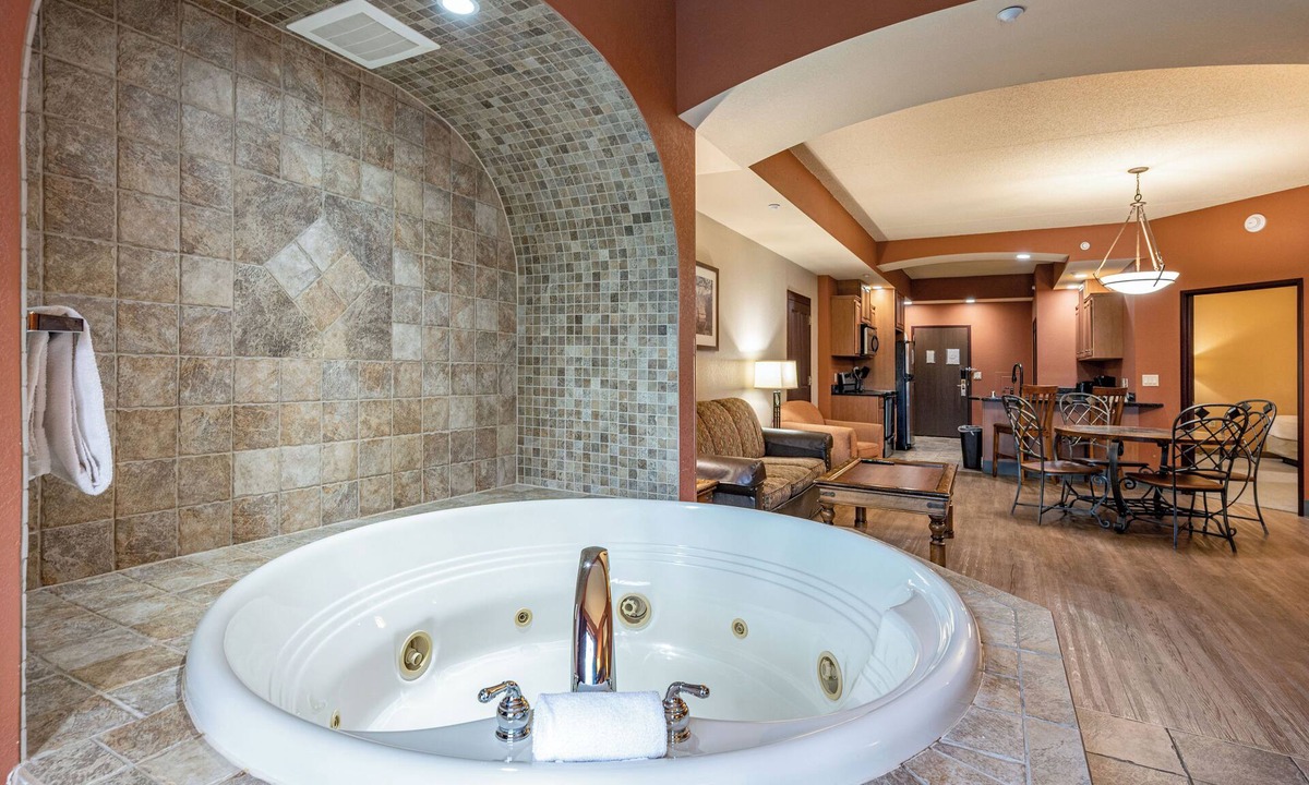 Wisconsin Dells Condo | Chula Vista Resort HUGE 3-Bedroom Condo INCLUDES FREE Waterpark Passes for All!