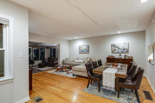 Mount Auburn House | Cincinnati Home, Patio w/Downtown Views!