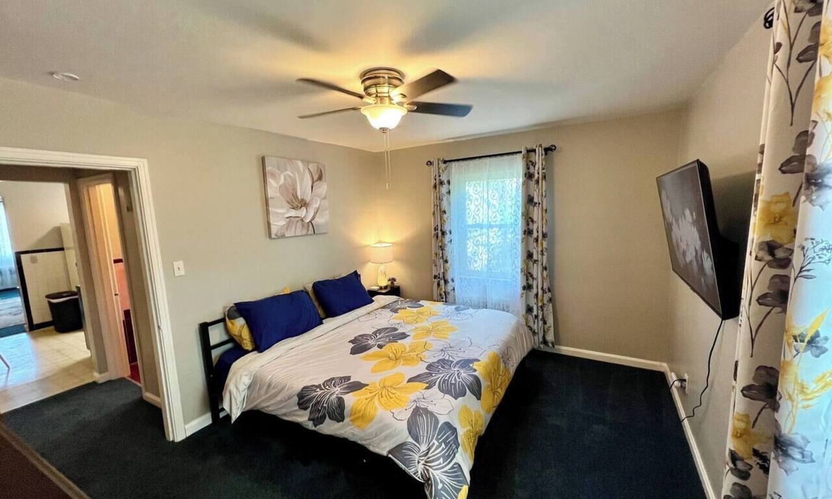Westwood Apartment | Cincy Furnished Stays Joyful King 1 Bed Apartment 13 Minutes to Downtwn
