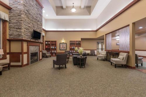 Williston Hotel | Clarion Hotel & Suites Williston