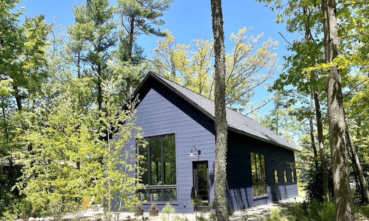 Glen Arbor Ski Chalet | Clarity House in Downtown GA, with Hot Tub, and No Cleaning Fee