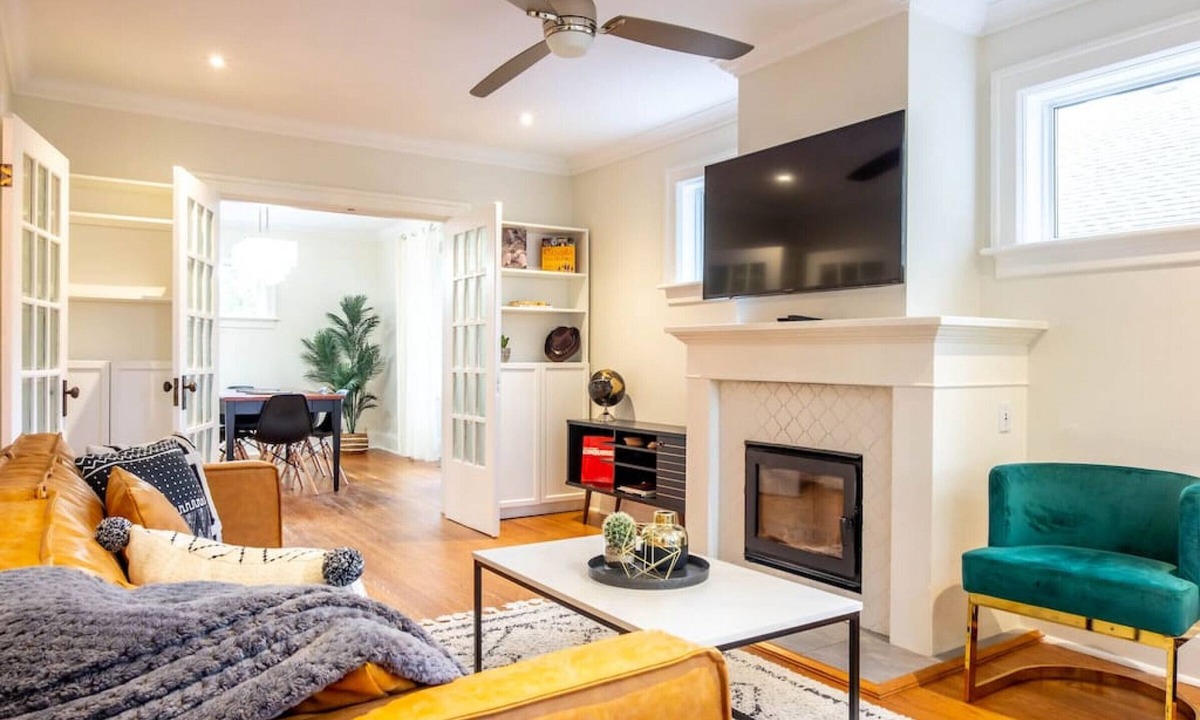 Kitchener House | Class Meets Character - Fast Internet & Comfy Beds