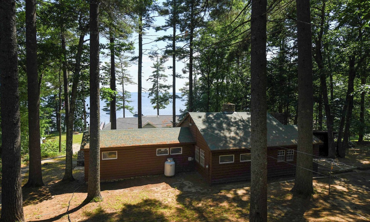 Thompson's Point Cottage | Classic Maine Lake Cottage on Sebago – Pet-Friendly & Beach Access