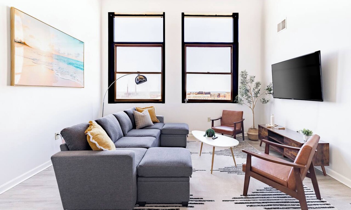 Downtown Cleveland Apartment | CLE 2BR Loft/Progressive/Playhouse/Wolstein/1 FREE Parking.