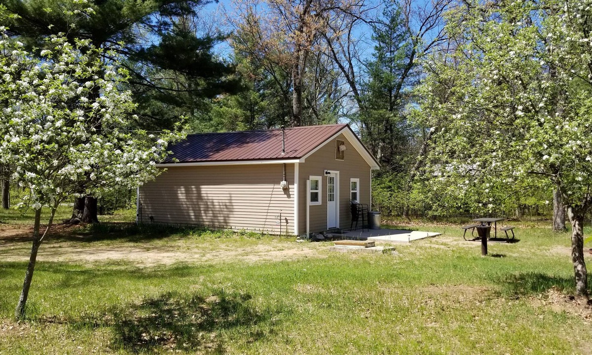 Wellston Cabin | Clean, comfortable cabin within walking distance to Tippy Dam!