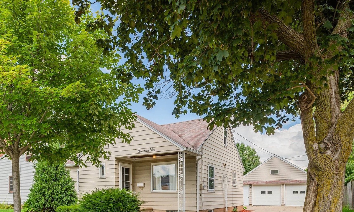 Appleton House | Close to Downtown / Oshkosh / Lambeau Field