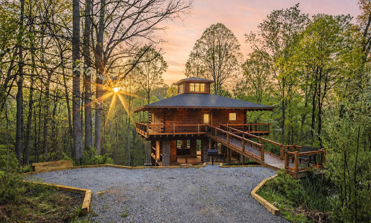 Logan Cabin | Cloud 9 Treehouse - Hot Tub, Private,Hocking Hills