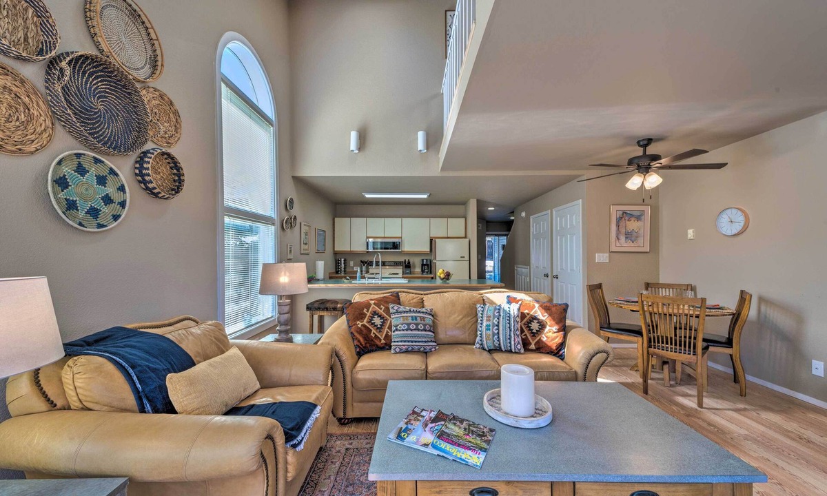 Cloudcroft House | Cloudcroft Townhome w/Deck - 1 Mi to Burro Ave!