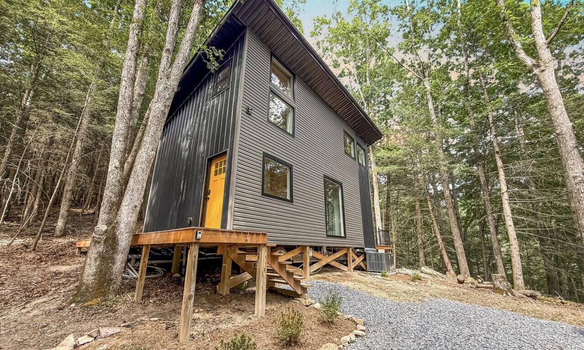 Gilboa Cabin | Coal Ridge Cabin - WV Retreat with Family History