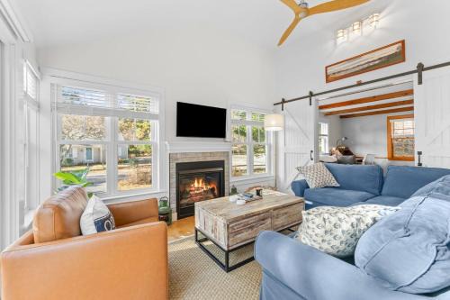 Harwich Port House | Coastal comfort near beaches and walking distance to Harwich Port!