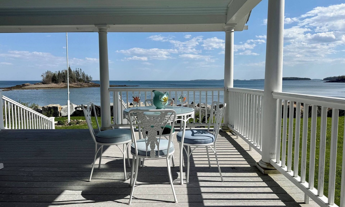 Owls Head House | Coastal Ocean Front 3-bedroom house in Owls Head for a relaxing stay