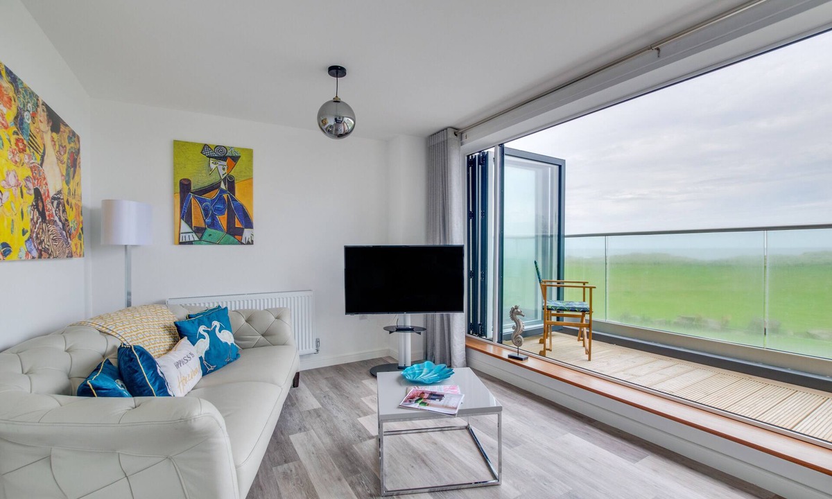 Amble House | Coastal Retreat - Four Bedroom House, Sleeps 8