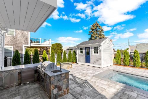 Sandwich House | Coastal Retreat with pool and walk to beach