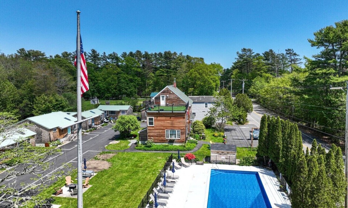 Kennebunk House | Coastal Shorelands Retreat + Walk-to-Beach Access and Pool