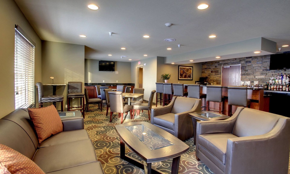 Rugby Hotel | Cobblestone Inn & Suites - Rugby