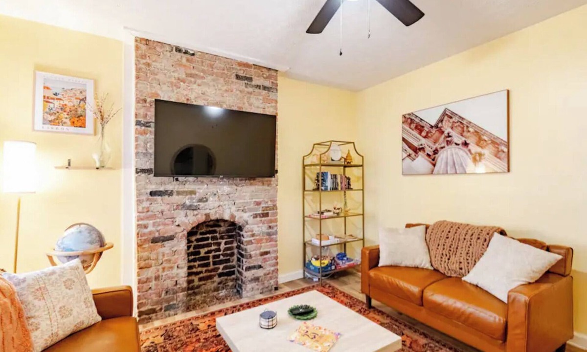 Columbus House | Colorful Townhouse Near Downtown Columbus - Designed for Travel & Work
