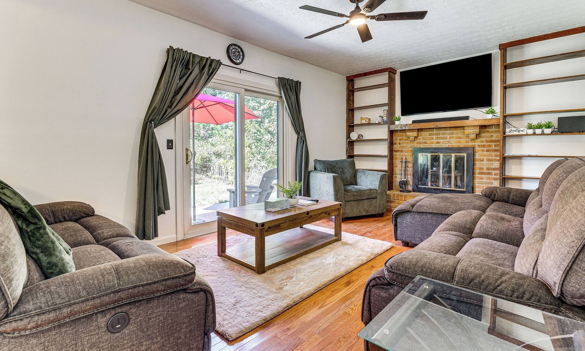 Pickerington House | Columbus Area Home Base for Work & Extended Stays
