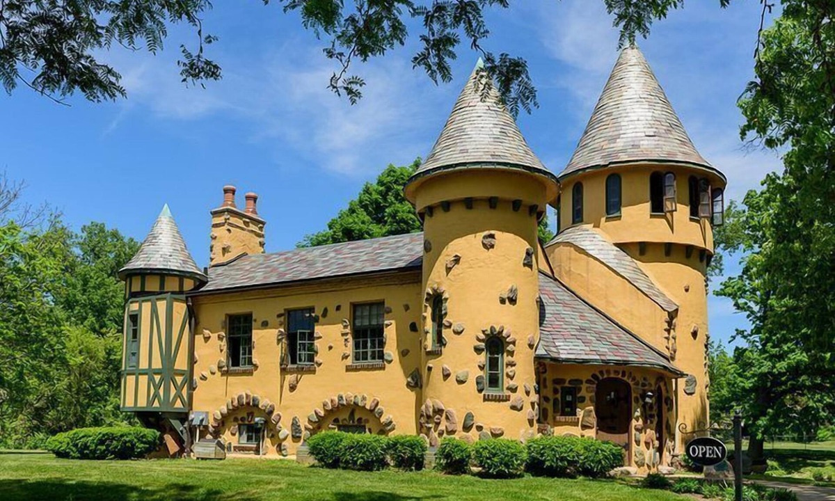 Chesaning House | Come Create Memories w/Fun-filled Adventures at this Paradise! Free Parking!