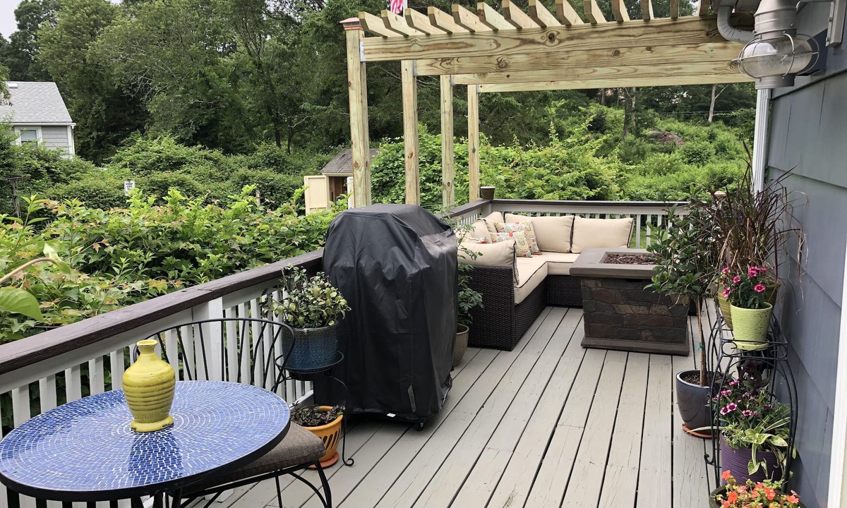 Snug Harbor Cottage | Come relax by the beach!