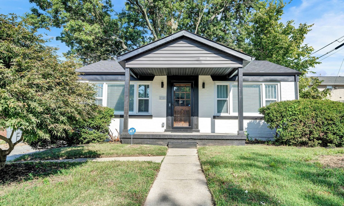 Northside District House | Come stay at A Beauty off Broadway!