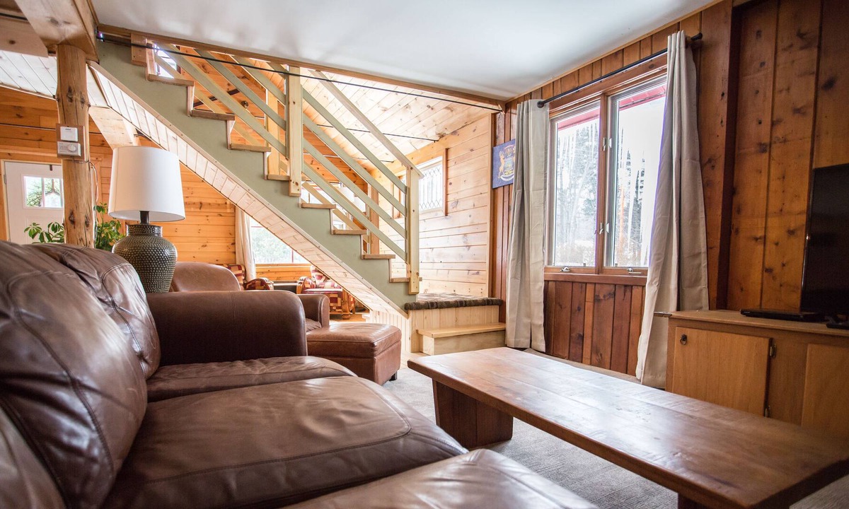 Marquette House | COME STAY AT PHIL'S 550!