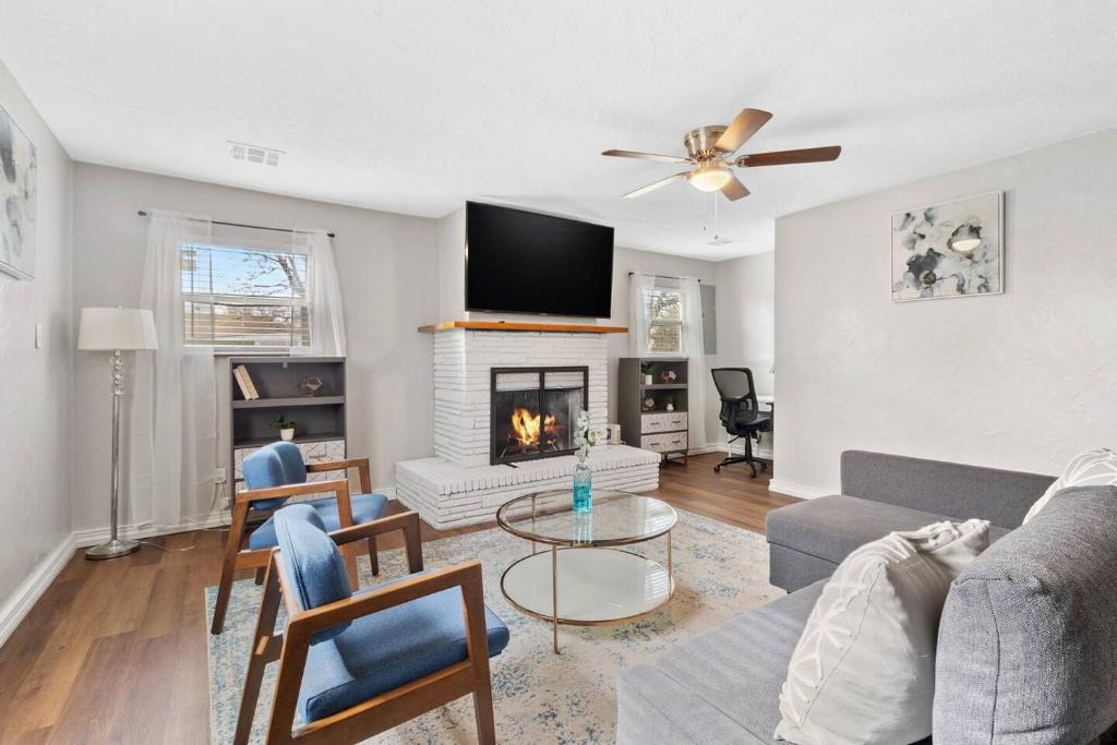 Del City House | Comfort Abode!
