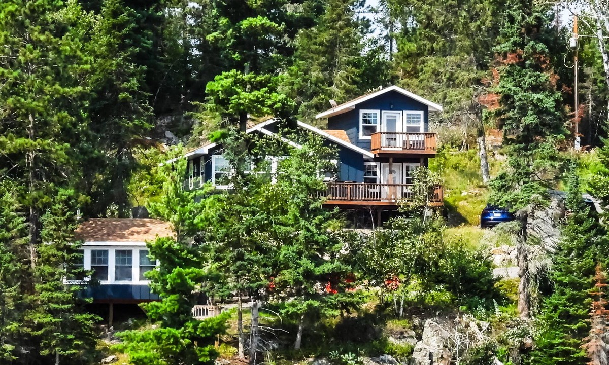 International Falls House | Comfort and Convenience. Family and pet friendly. Close to the action!