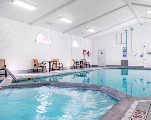 Mackinaw City Hotel | Comfort Inn Lakeside