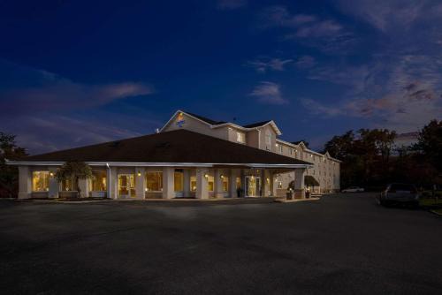 Painesville Hotel | Comfort Inn Painesville - Concord