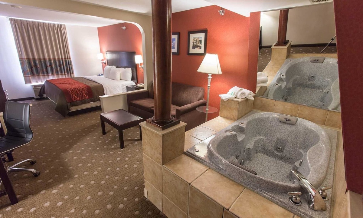 South Hills Hotel | Comfort Inn Pittsburgh Crafton