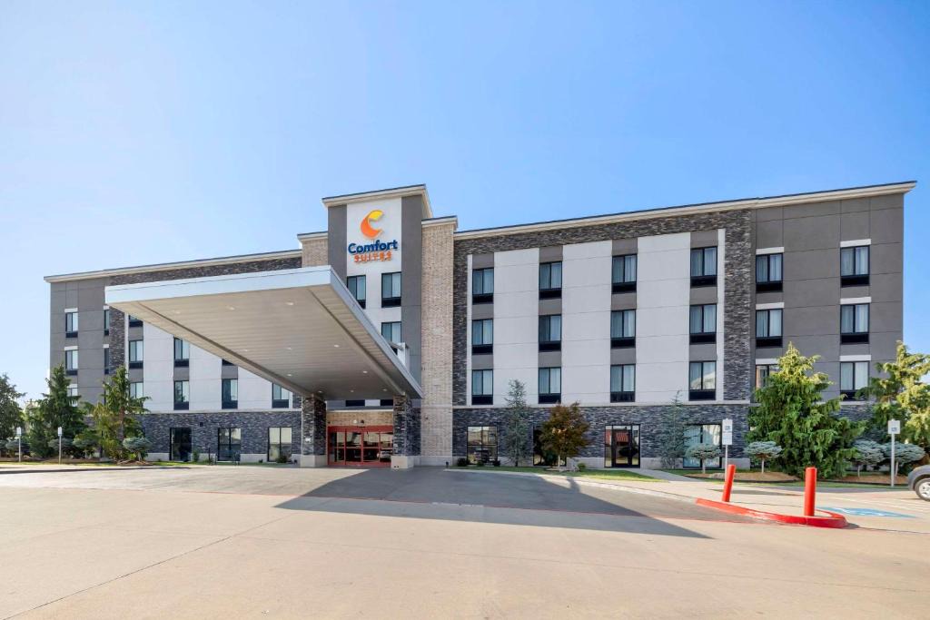 Central Oklahoma City Hotel | Comfort Suites Meridian and I-40