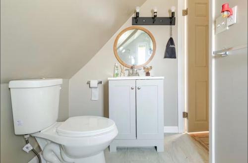 Lynn Apartment | Comfortable 1 bedroom apartment attic