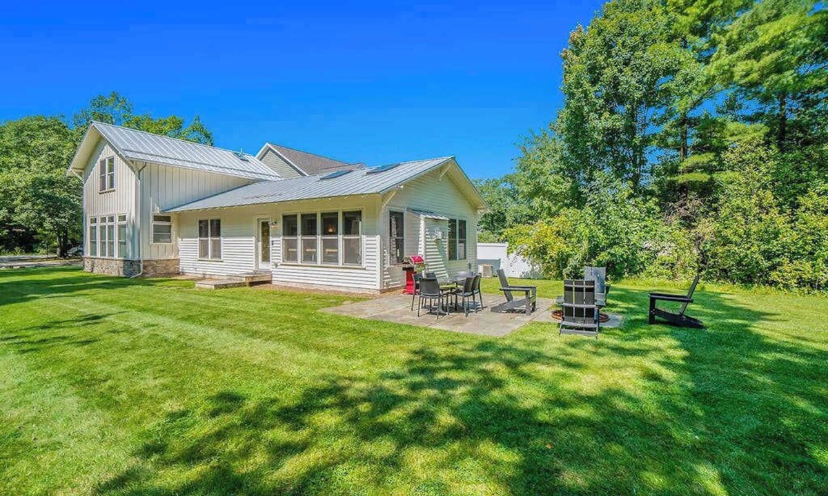 Glen Arbor House | Comfortable cottage near Lake Michigan with gas fireplace, washer/dryer, patio