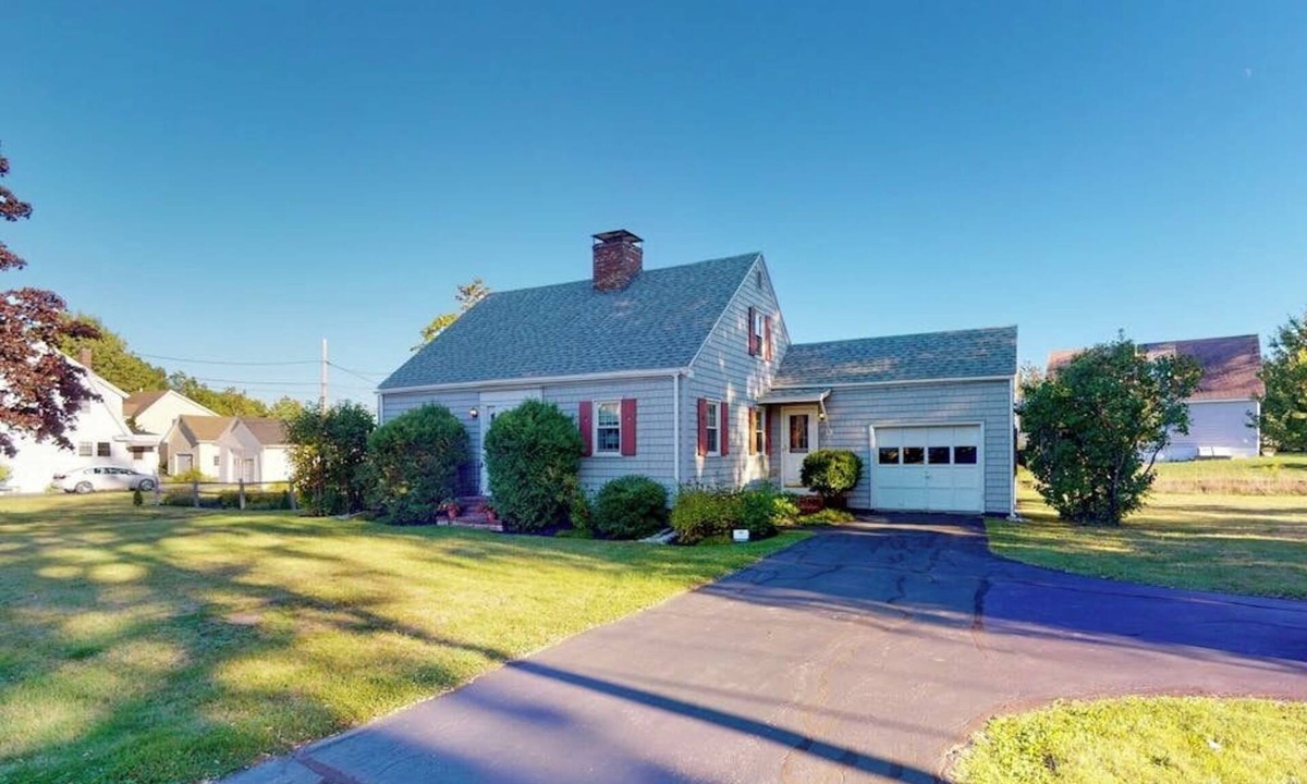 Rockland Cabin | Comfortable home near the beach - dog-friendly - full kitchen & washer/dryer