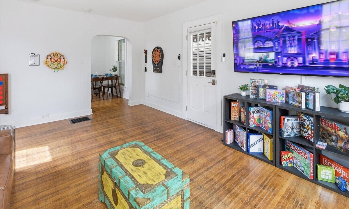 Holy Cross House | Comfy 1 Bed 1 Bath Near Downtown Indy - Sleeps 4